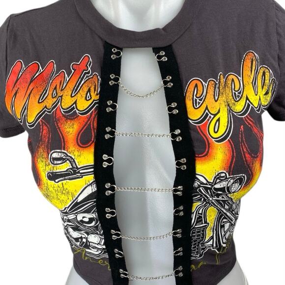 Windsor Gray Edgy Biker-Chic Cropped Moto Flame Chain Graphic Tee Crop Top XS - Picture 4 of 7